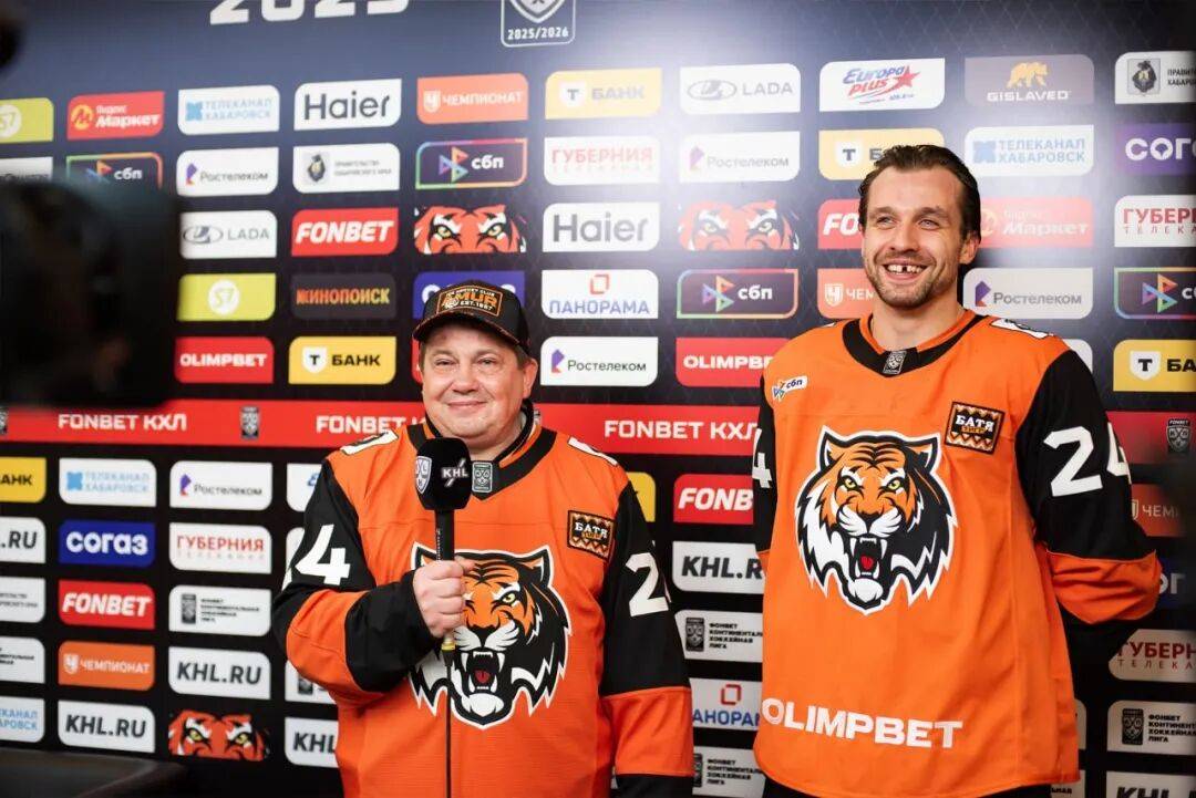 球星爆发！冰球赛场再现神级操作