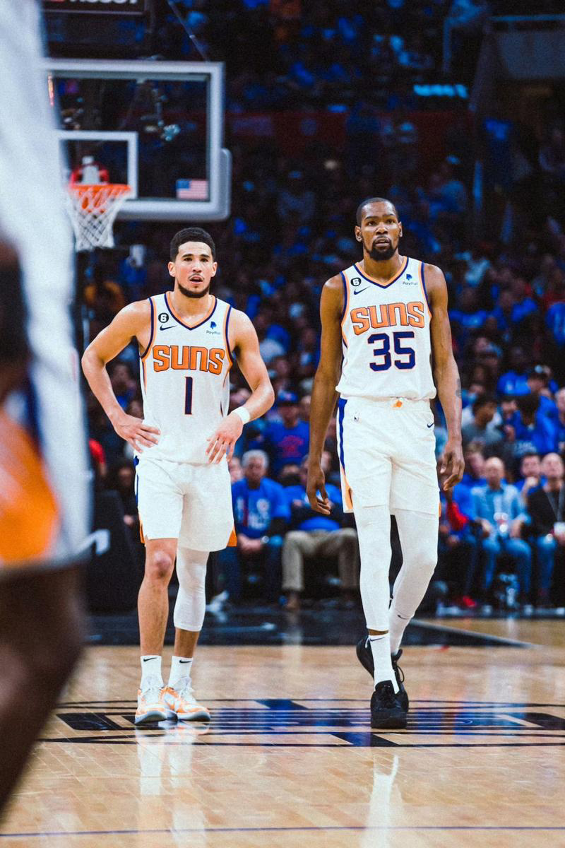 猛龙险胜雄鹿，布克高光表现